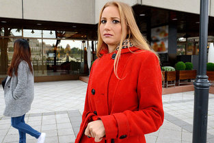 Public Pickups / Mofos - Kiki cyrus Young Wife Fucks For Charity / 08.3.2017